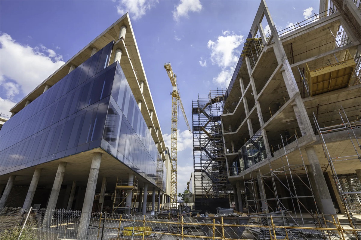 Building the Future: Essential Hardware Components och deras tillverkningsprocesser i byggbranschen